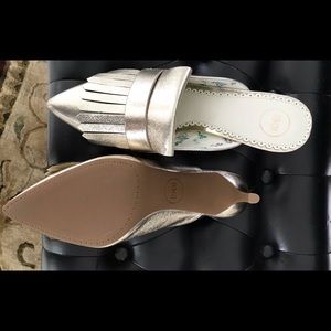 Gold metallic, beautiful mule